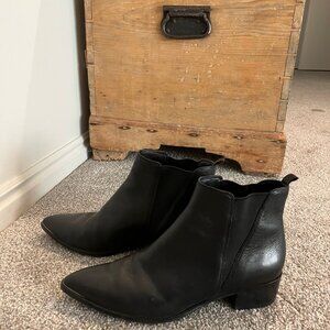 Marc Fisher - Women's Black Ankle Boot Yale - 9.5